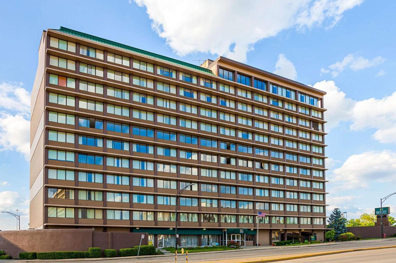 Quality Inn & Suites Cincinnati Exterior photo