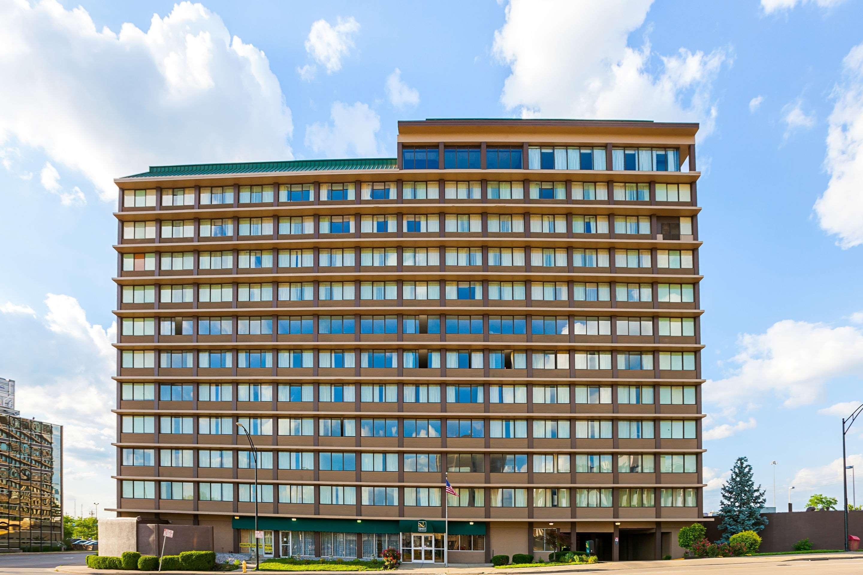 Quality Inn & Suites Cincinnati Exterior photo