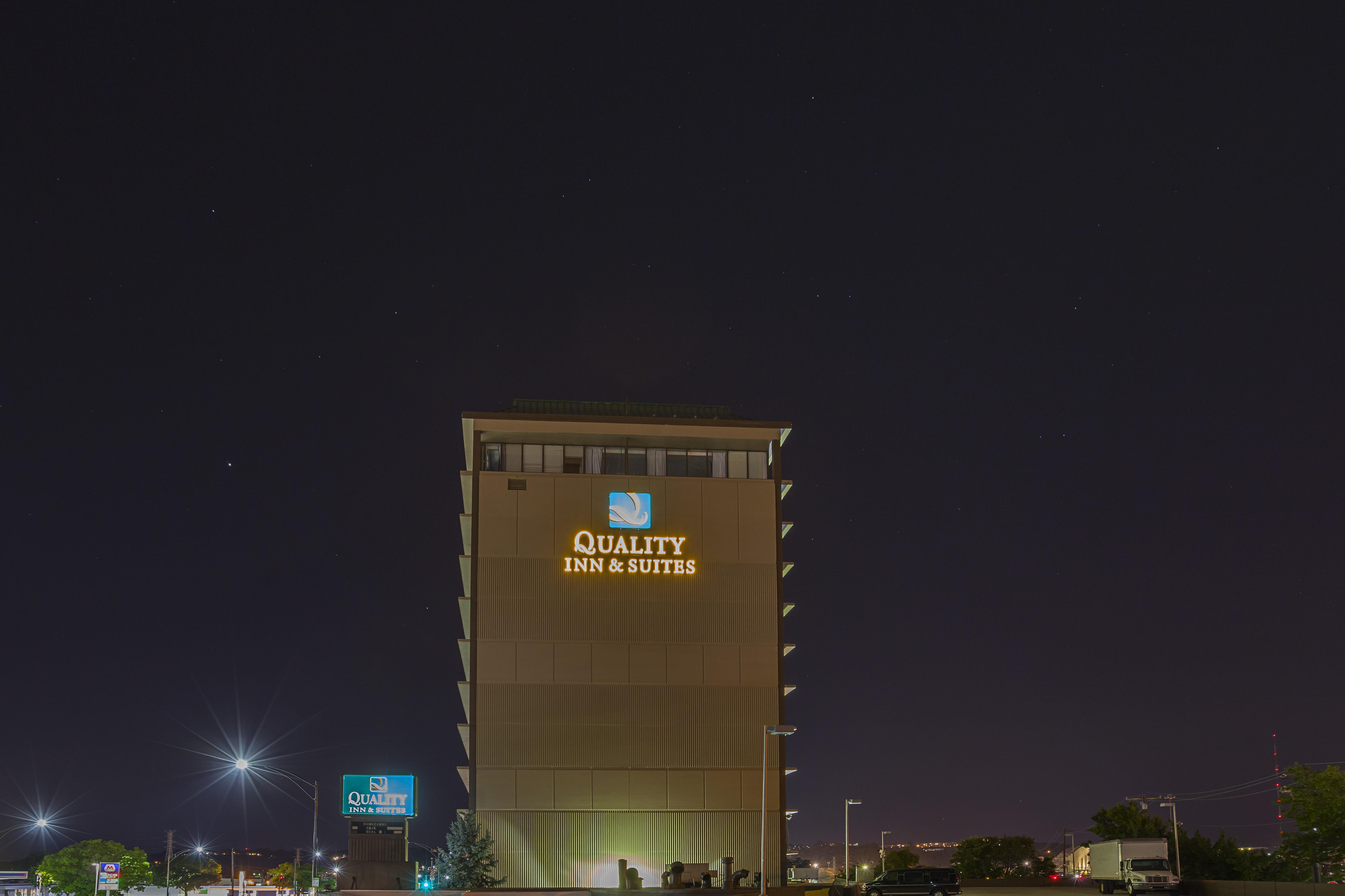 Quality Inn & Suites Cincinnati Exterior photo