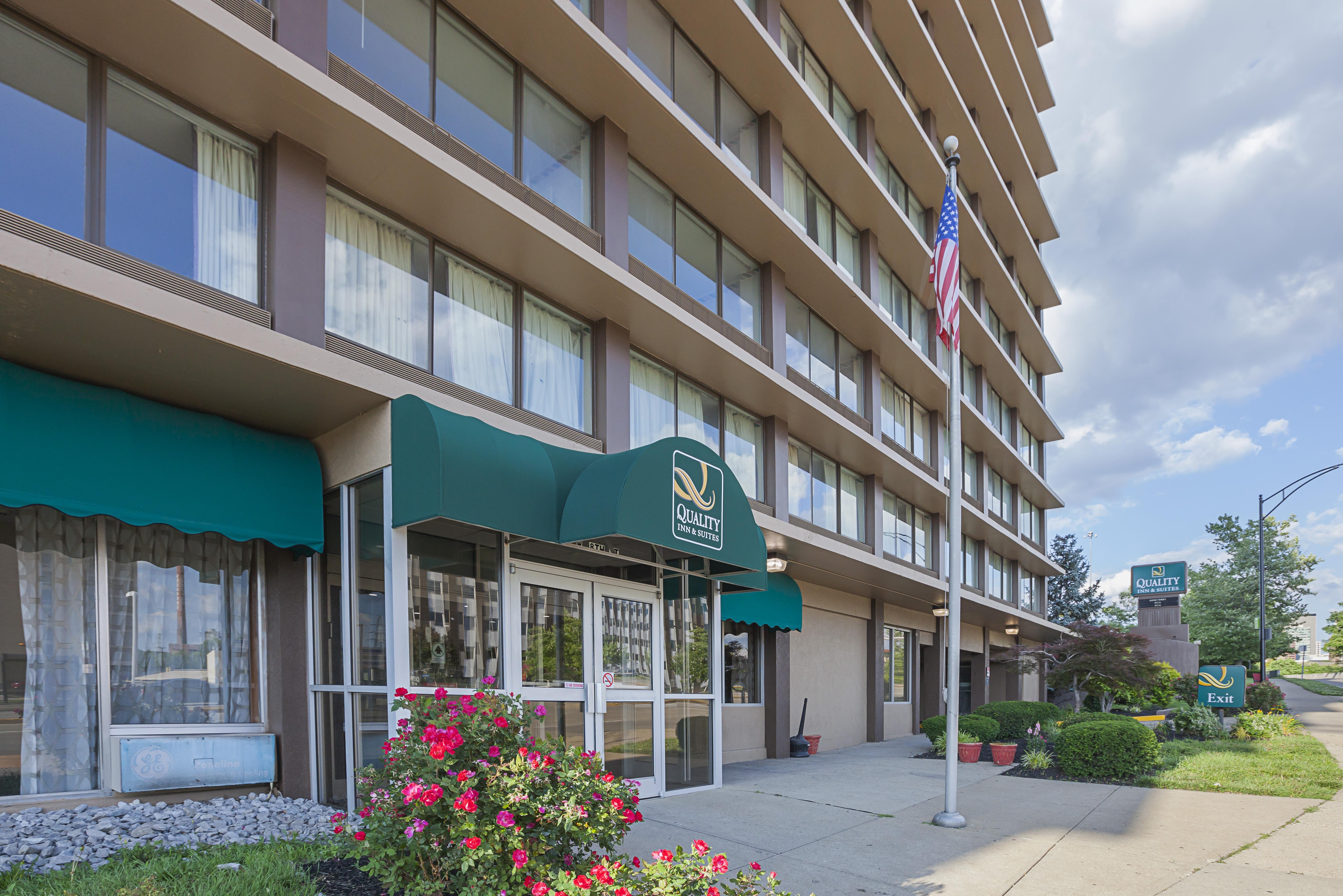 Quality Inn & Suites Cincinnati Exterior photo