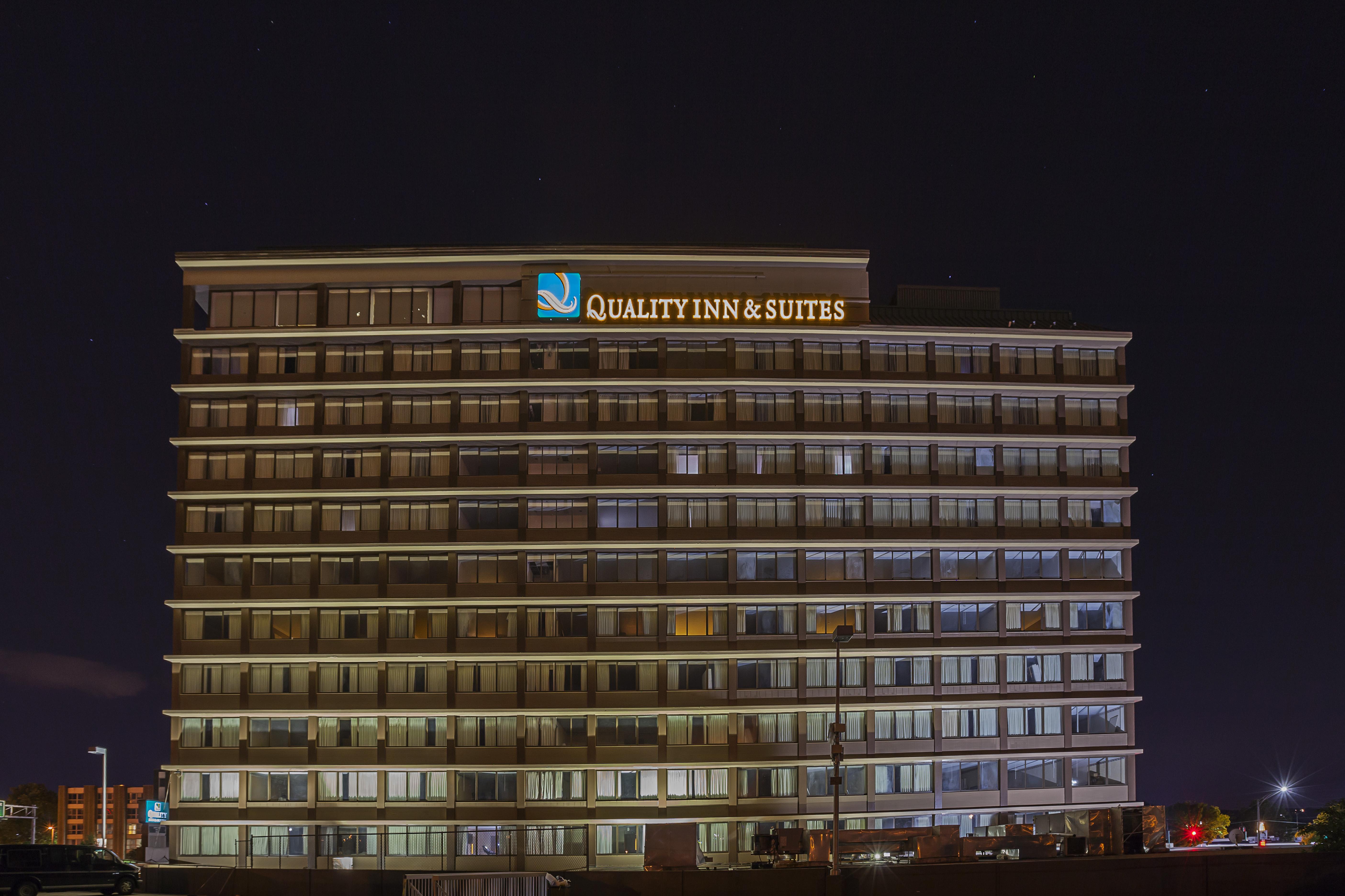 Quality Inn & Suites Cincinnati Exterior photo