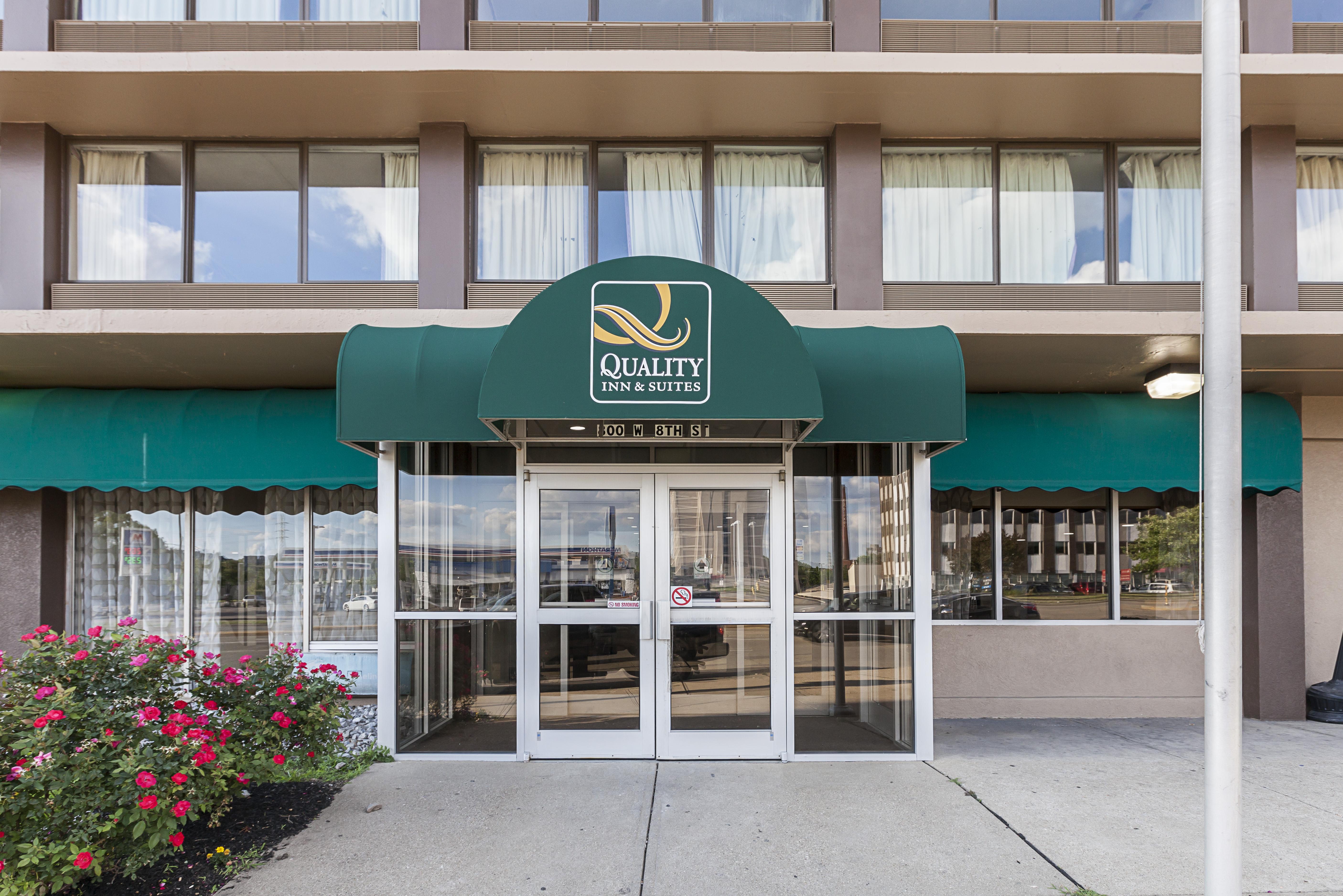 Quality Inn & Suites Cincinnati Exterior photo